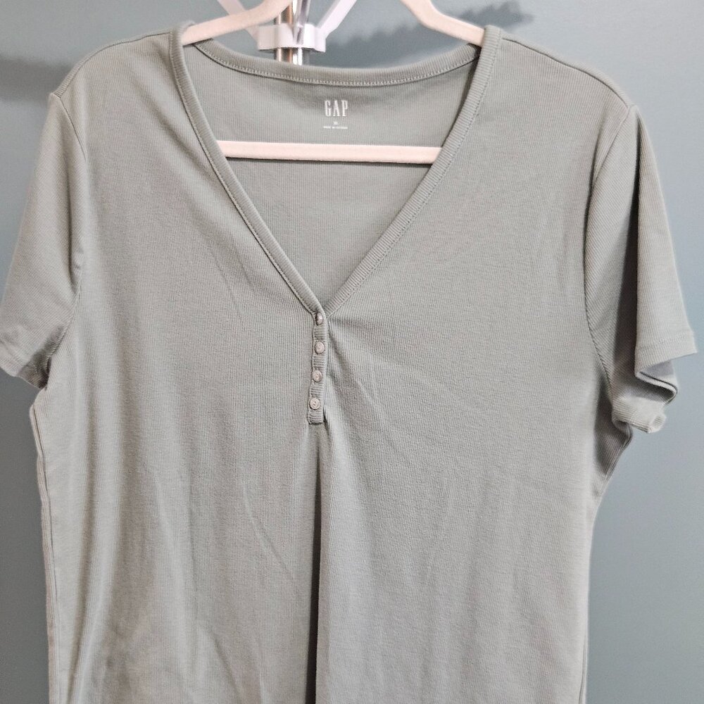 Gap Vneck Ribbed Tshirt